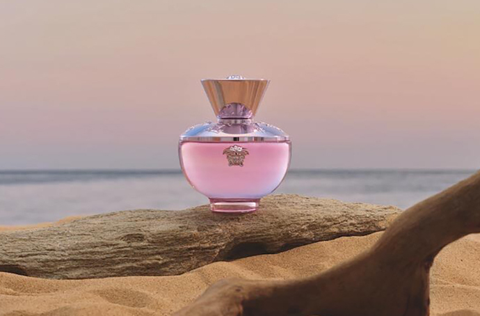 Versace Pour Femme Dylan Blush Pink: этюд в розовых тонах