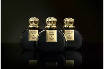 Гедонизм, цветы и ром: новое трио от Viktoria Minya