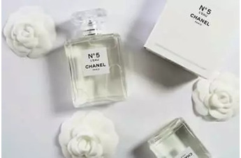 Chanel No 5 L Eau – майская роза, цитрусы и белые цветы от Chanel
