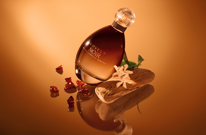 Sarah Jessica Parker Lovely Noir открывает дверь в мир сияющего гламура