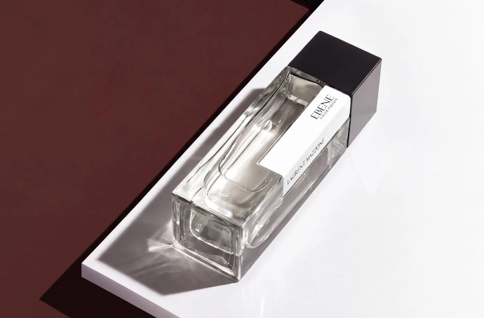 Фактура эбенового дерева в аромате LM Parfums Ebene
