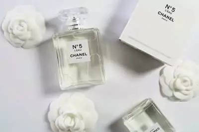Chanel No 5 L Eau – майская роза, цитрусы и белые цветы от Chanel