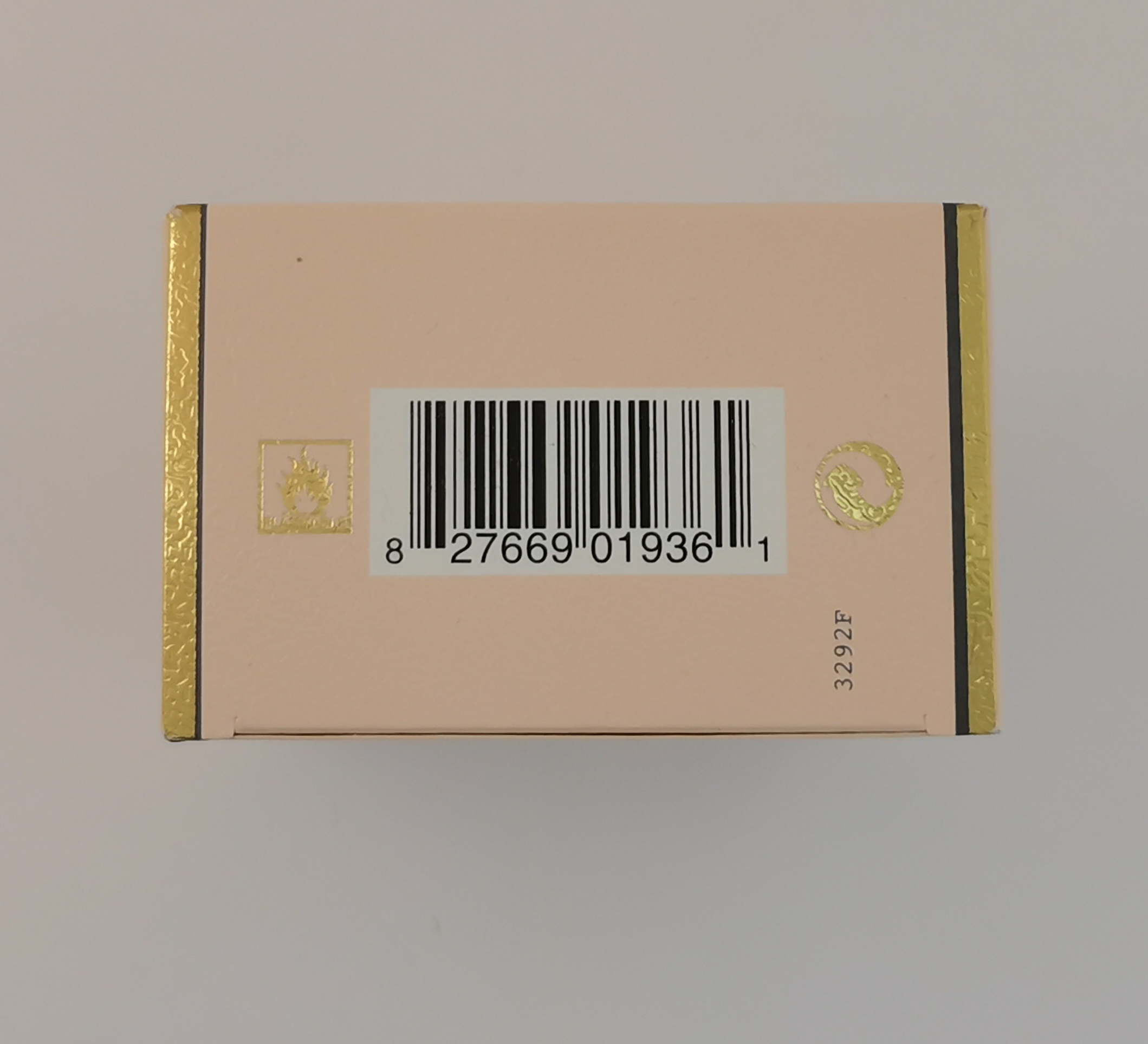 Одеколон 100&nbsp;мл - фото штрих-кода и батч-кода на коробке