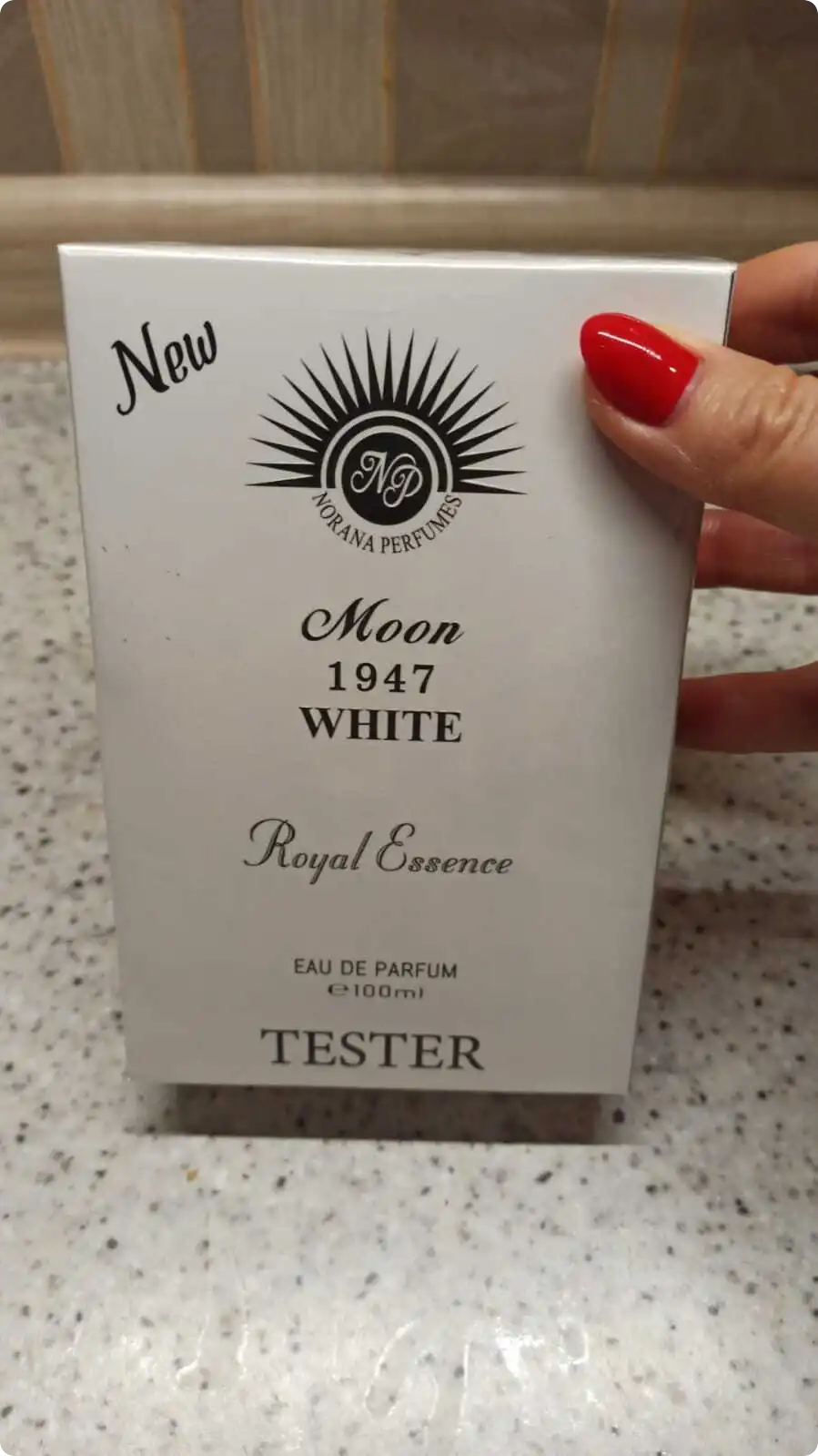 Noran perfumes moon white