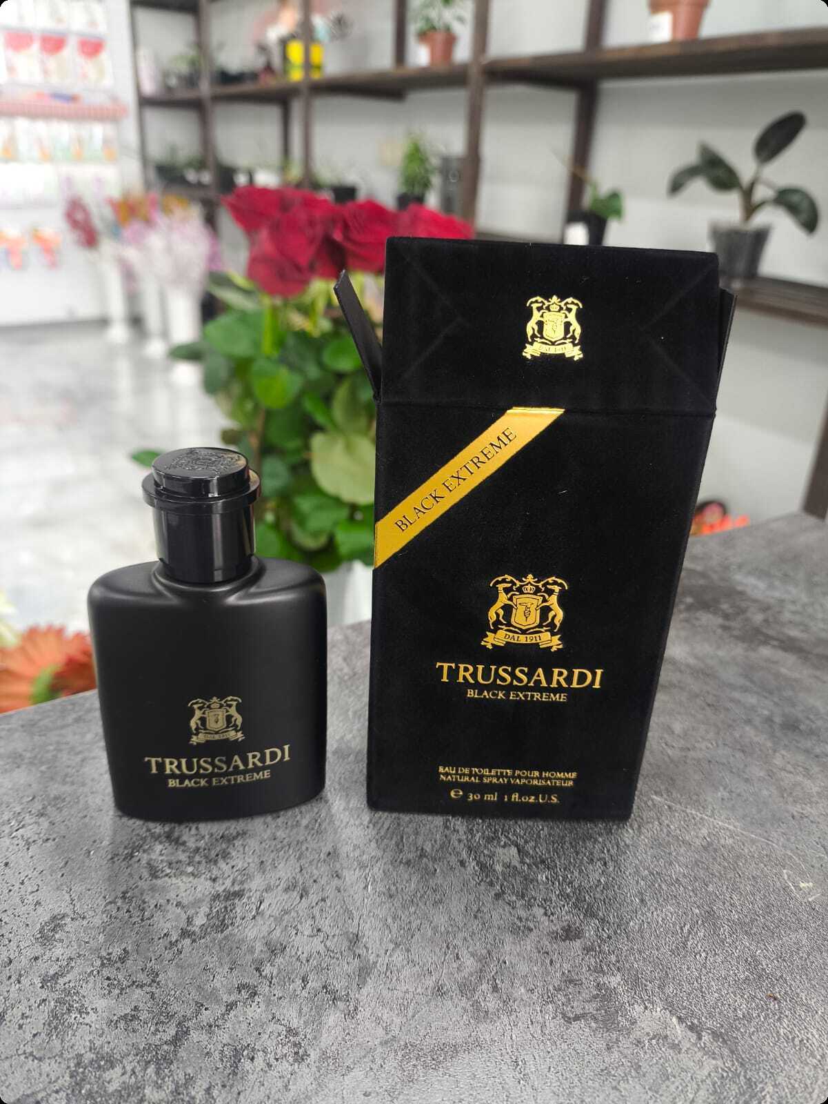 Trussardi Black Extreme Туалетная вода 30 мл для мужчин