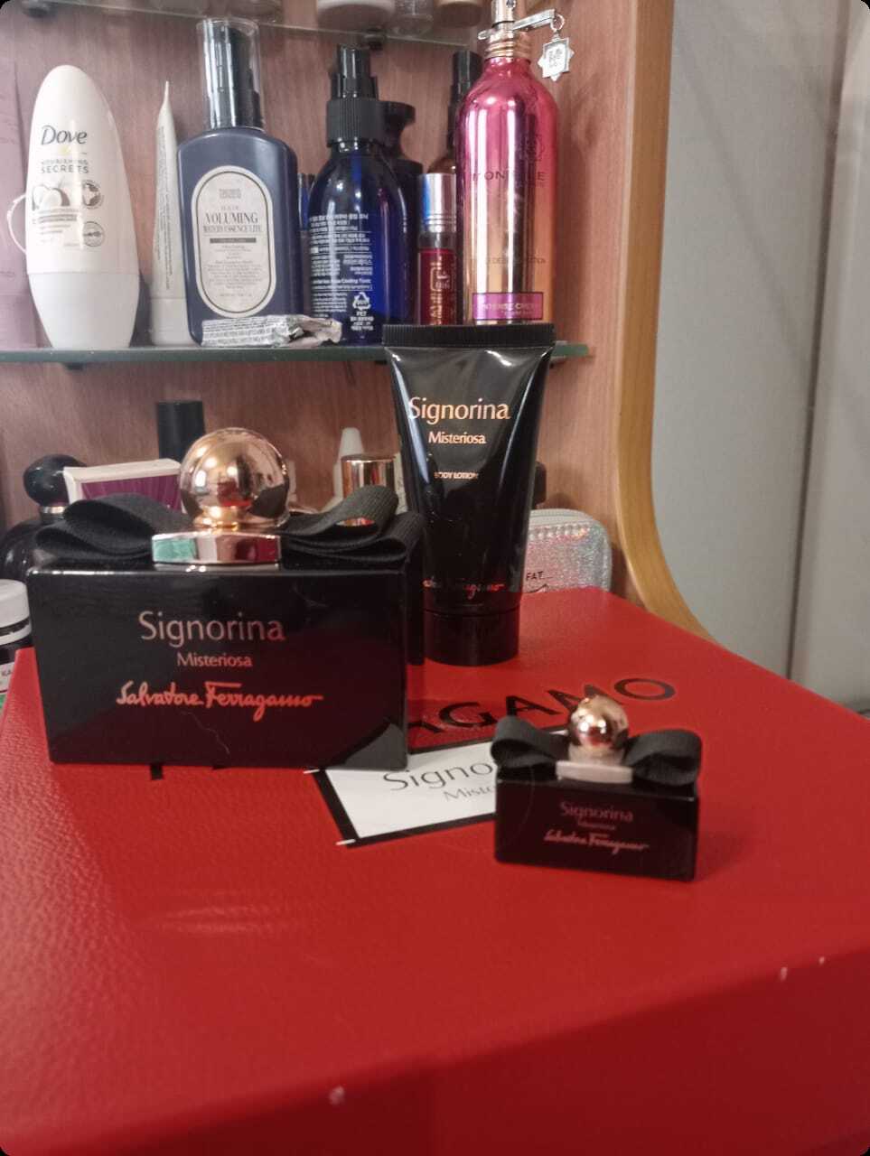 Salvatore Ferragamo Signorina Misteriosa Набор (парфюмерная вода 100 мл + парфюмерная вода 5 мл + лосьон для тела 50 мл) для женщин