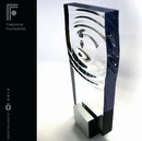 Награда финалиста FiFi Awards в виде прозрачного кристалла