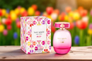 Женские духи Kate Spade Pop. Фото сгенерировано ИИ, официальное фото брендом на момент публикации новости не предоставлено