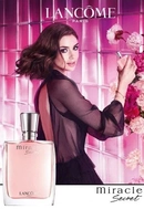 Актриса и модель Лили Коллинз представляет аромат Miracle Secret от бренда Lancome