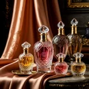 Шелковые ароматы имитируют прикосновение к коже гладкой тонкой ткани Шелковые ароматы имитируют прикосновение к коже гладкой тонкой ткани