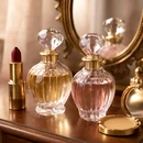 Иногда в новых версиях ароматов не угадывается главная тема, которую начал развивать первый парфюм в коллекции Иногда в новых версиях ароматов не угадывается главная тема, которую начал развивать первый парфюм в коллекции