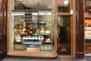 Витрина магазина Ormonde Jayne по адресу 12 Royal Arcade в Лондоне