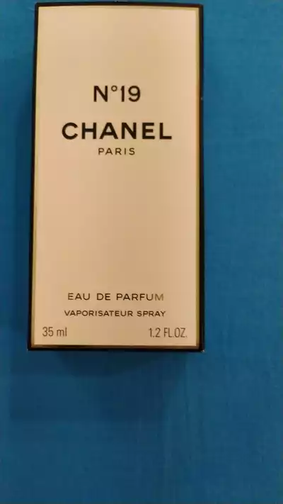Chanel Chanel N19 - отзыв в Санкт-Петербурге
