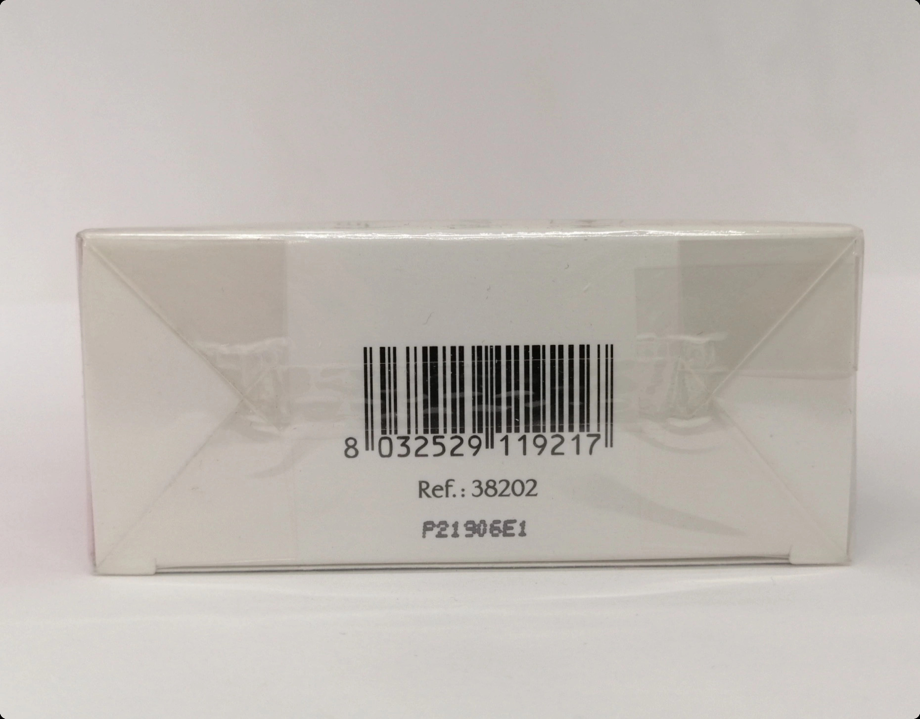 Парфюмерная вода 30&nbsp;мл - фото штрих-кода и батч-кода на коробке