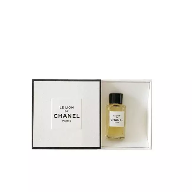 Chanel le lion. Духи Шанель Ле Лион. Шанель Коромандель Парфюм. Chanel Lion Парфюм. Духи Шанель Lion de Chanel.