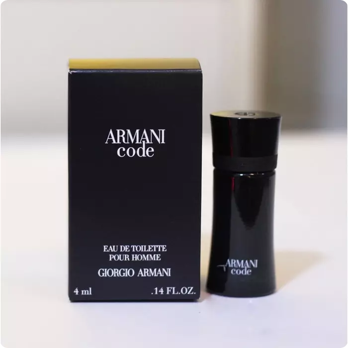 Армани черный мужской. Armani Black code мужской. Giorgio Armani - Armani code 261. Armani Black code мужские духи. Armani code мужской синий.